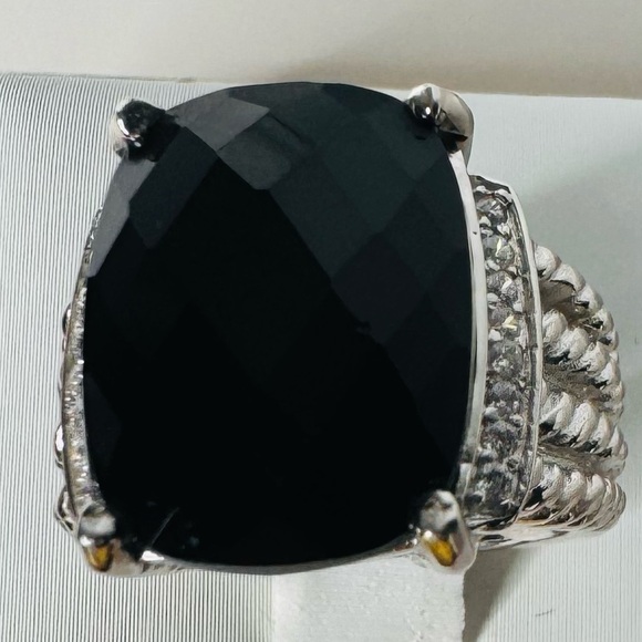 GORGEOUS RING BLACK FACET CUT CZ STONE SIDE CRYSTALS - Picture 8 of 8